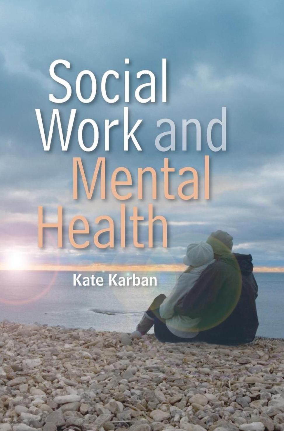 Jak pracownicy socjalni mogą wykorzystywać recenzje książek do wspierania zmian społecznych i podnoszenia świadomości na temat ważnych